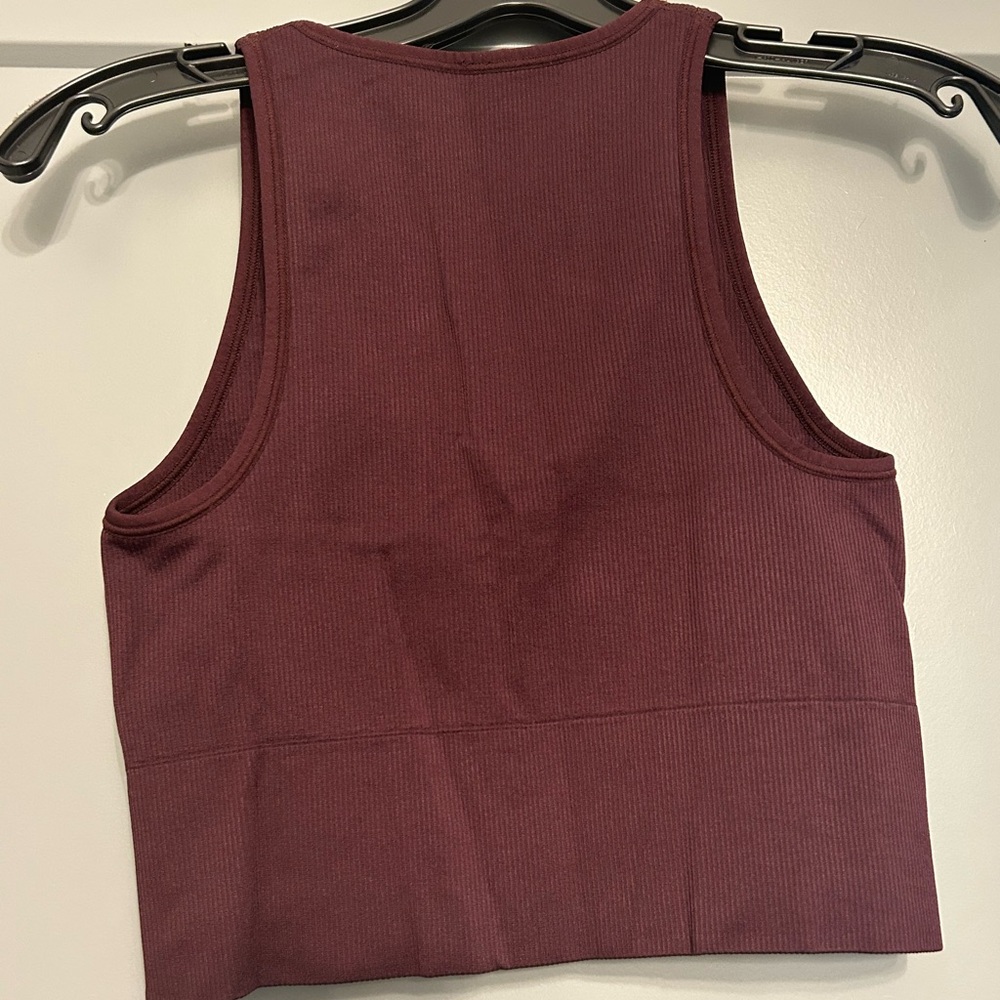 Athleta signature v-neck cropped Burgundy Ribbed Tank Top - Picture 2 of 2